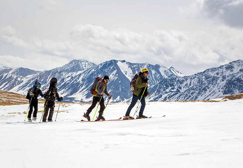 Skiers going to the Altai Mountains